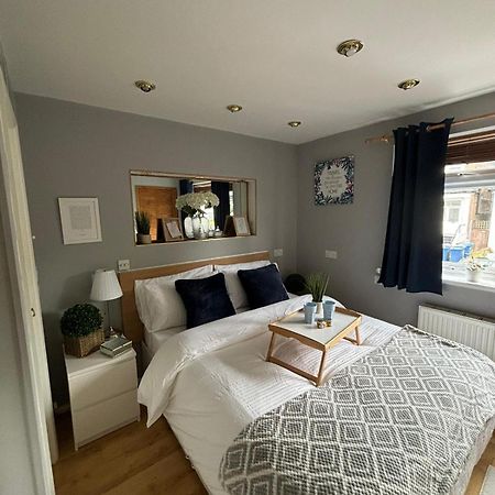 Amazing En-Suite Apartment In Finchley Central Londra Exterior foto