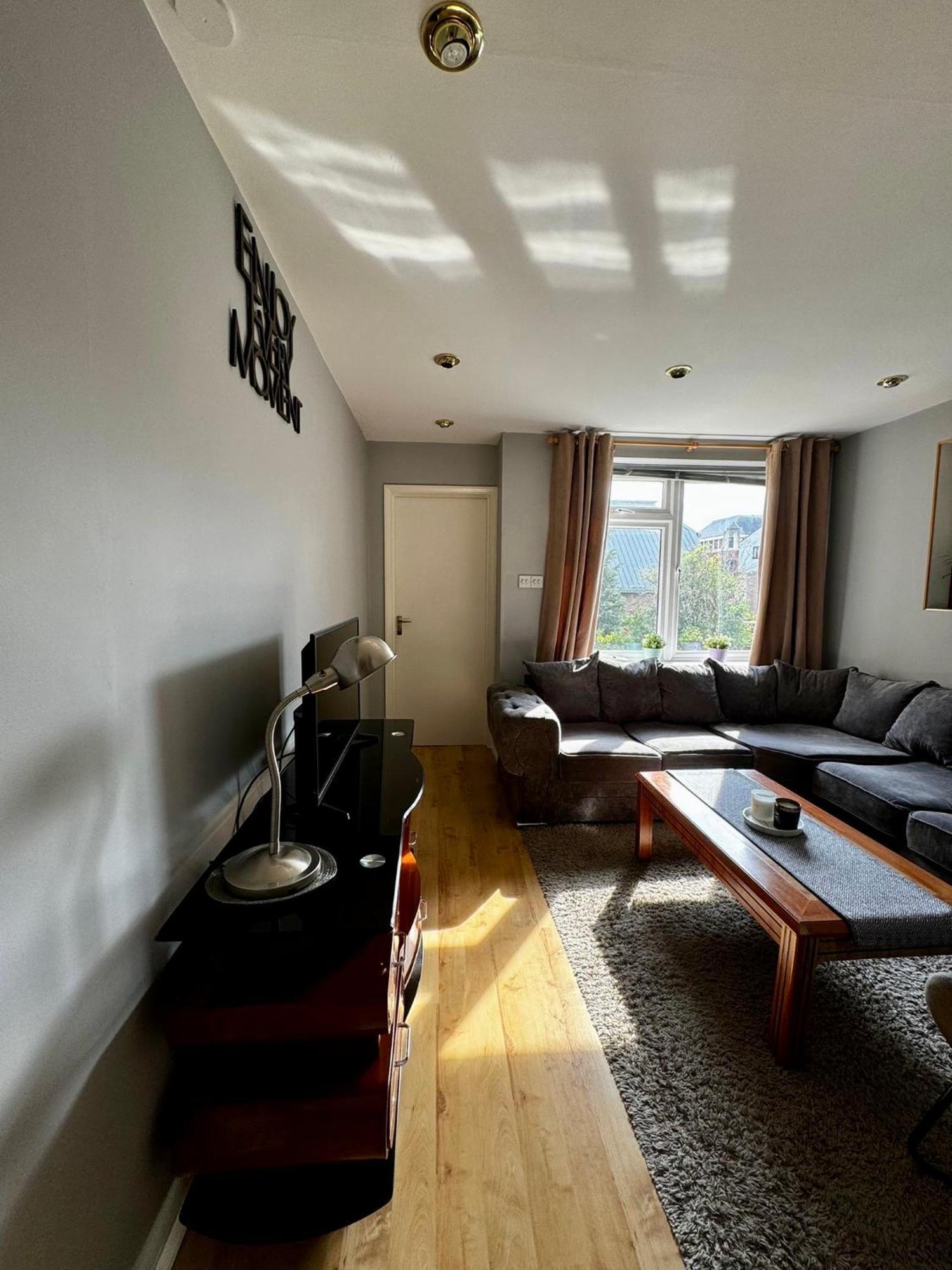 Amazing En-Suite Apartment In Finchley Central Londra Exterior foto