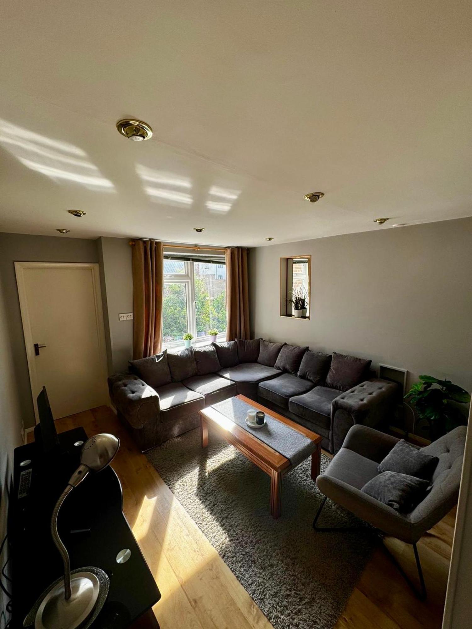Amazing En-Suite Apartment In Finchley Central Londra Exterior foto