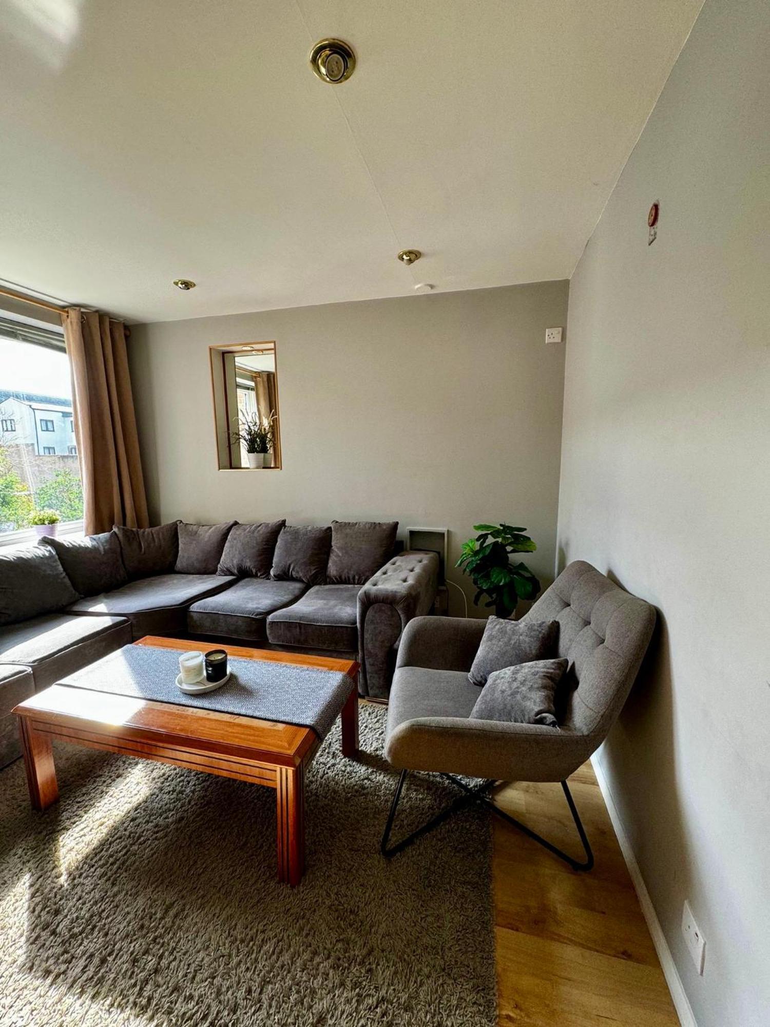 Amazing En-Suite Apartment In Finchley Central Londra Exterior foto