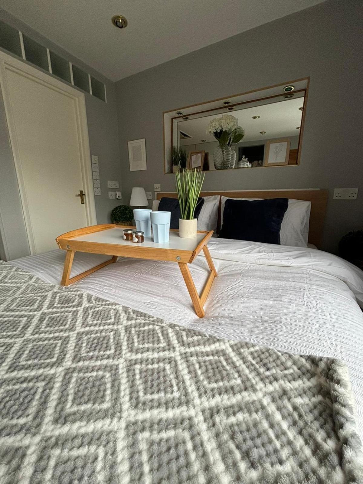 Amazing En-Suite Apartment In Finchley Central Londra Exterior foto