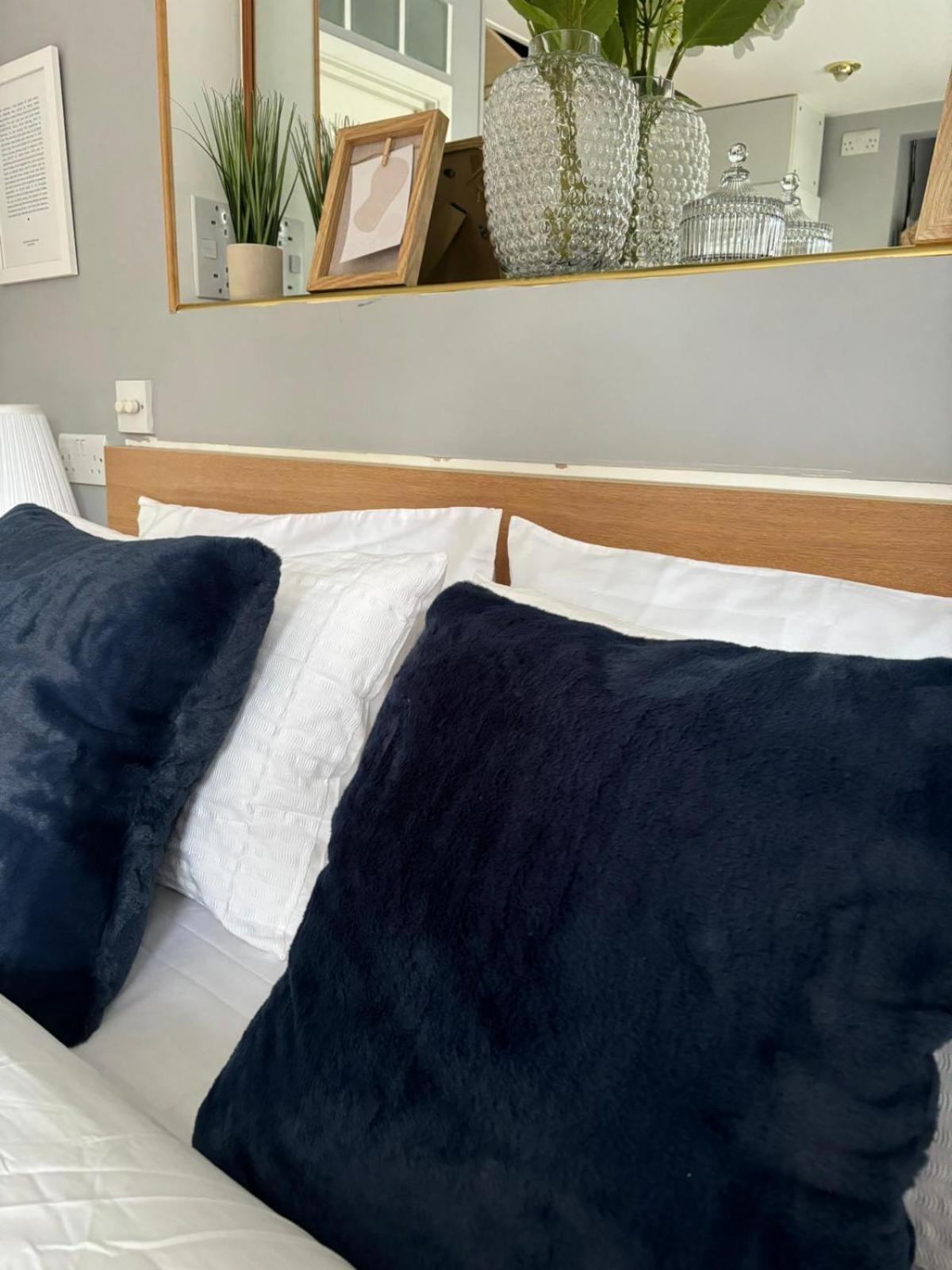 Amazing En-Suite Apartment In Finchley Central Londra Exterior foto