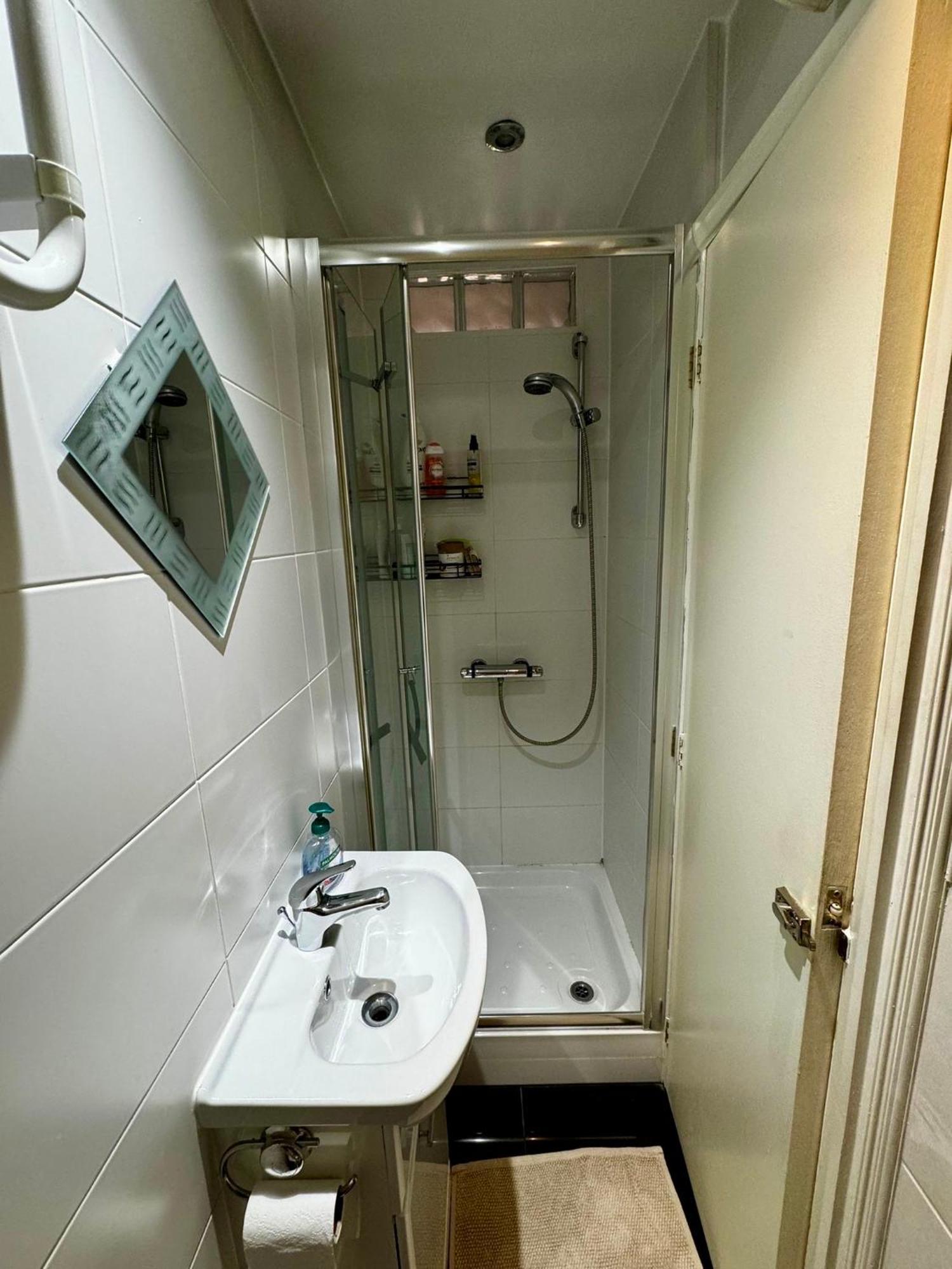 Amazing En-Suite Apartment In Finchley Central Londra Exterior foto