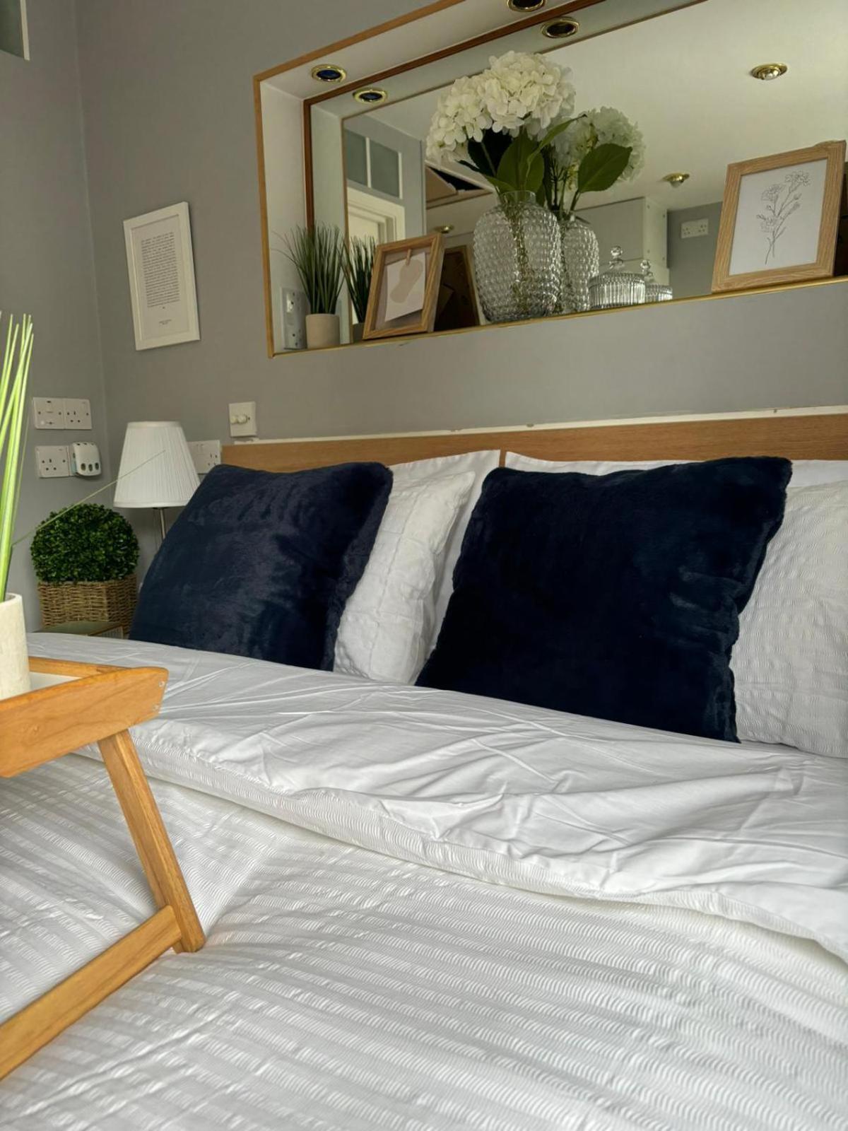 Amazing En-Suite Apartment In Finchley Central Londra Exterior foto