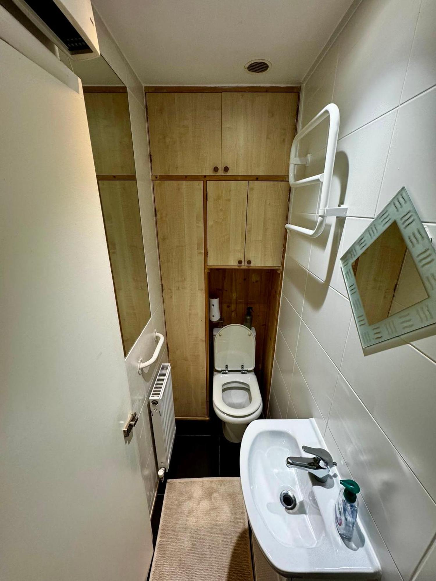 Amazing En-Suite Apartment In Finchley Central Londra Exterior foto