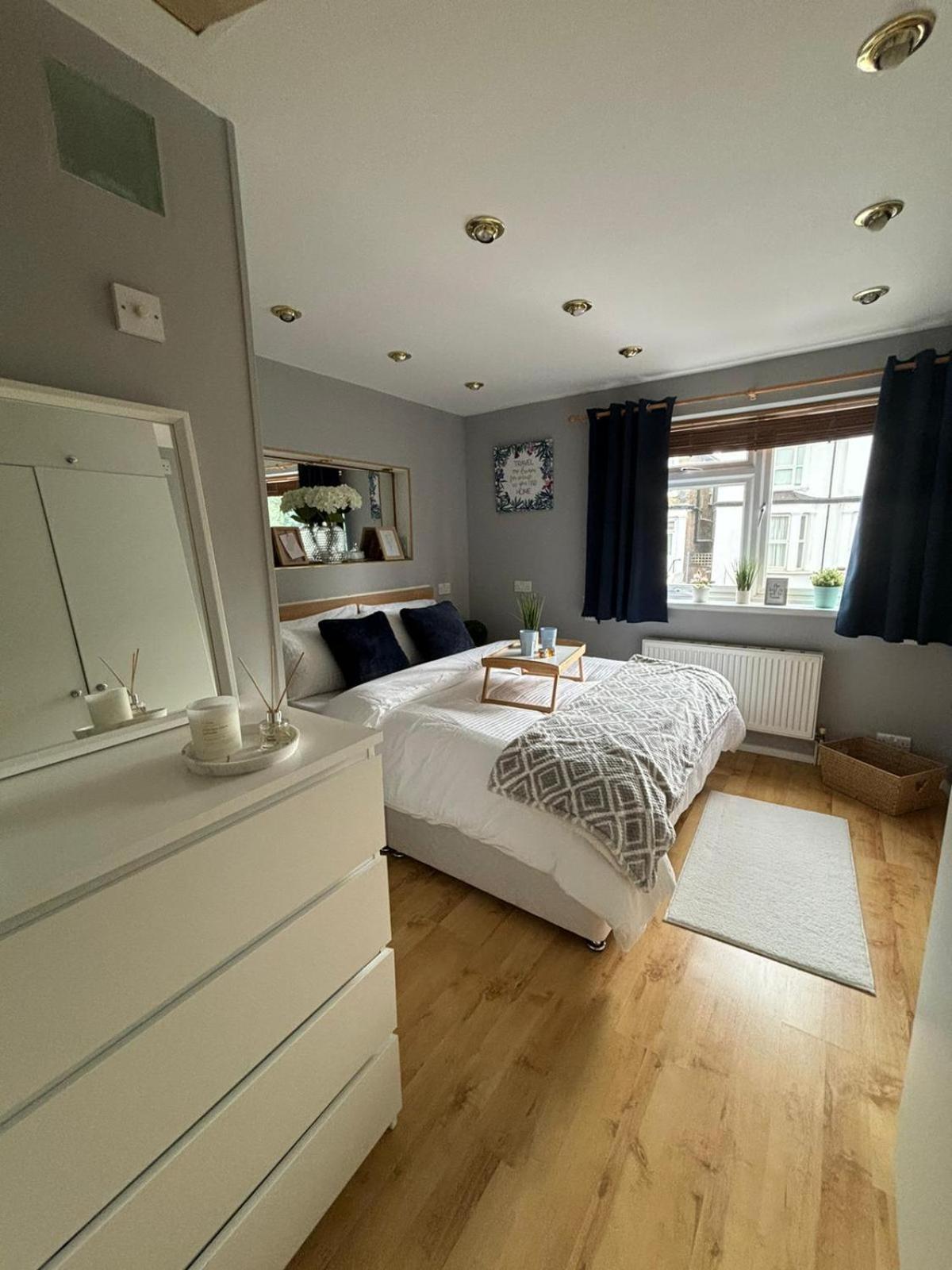 Amazing En-Suite Apartment In Finchley Central Londra Exterior foto
