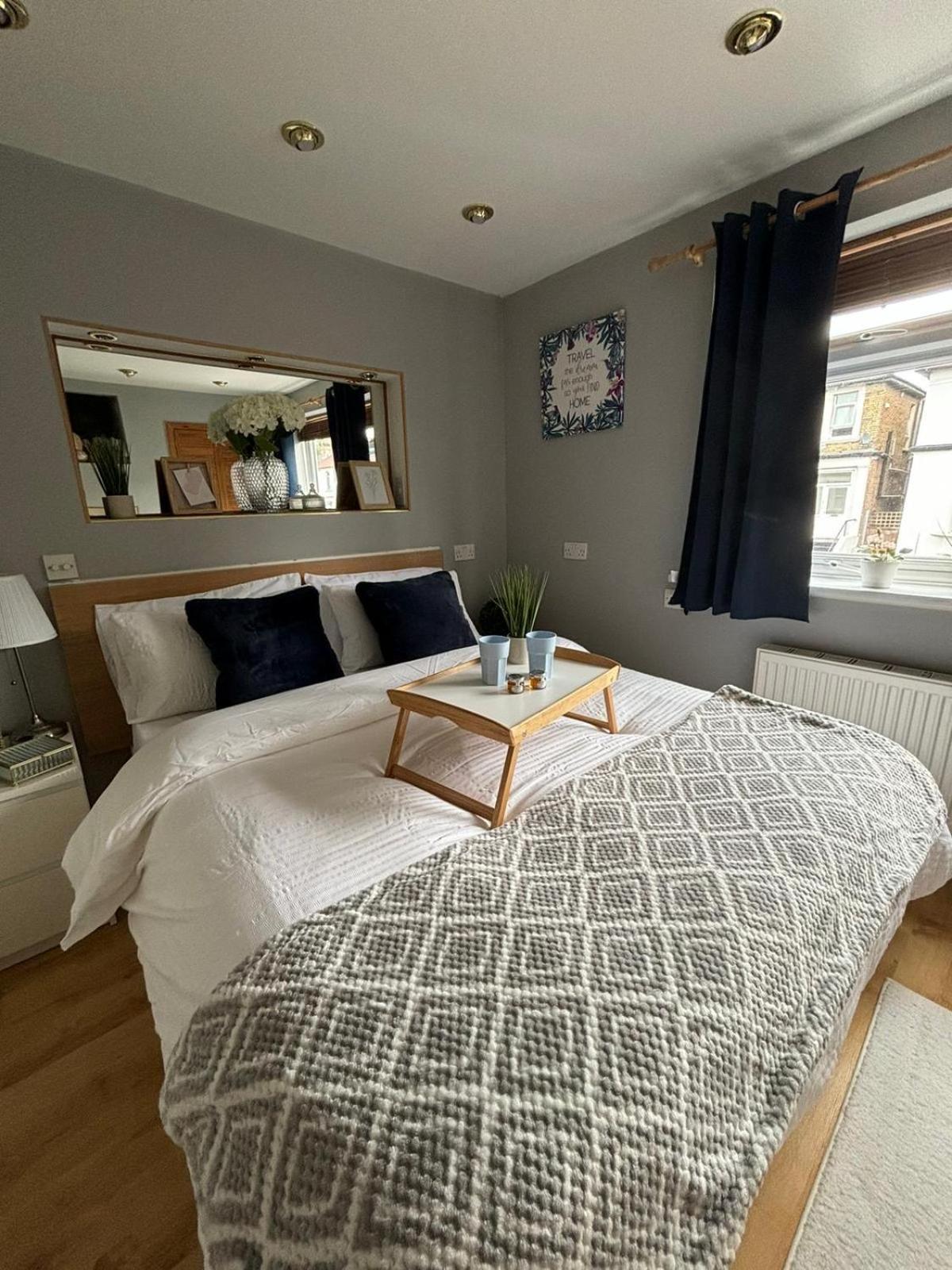 Amazing En-Suite Apartment In Finchley Central Londra Exterior foto