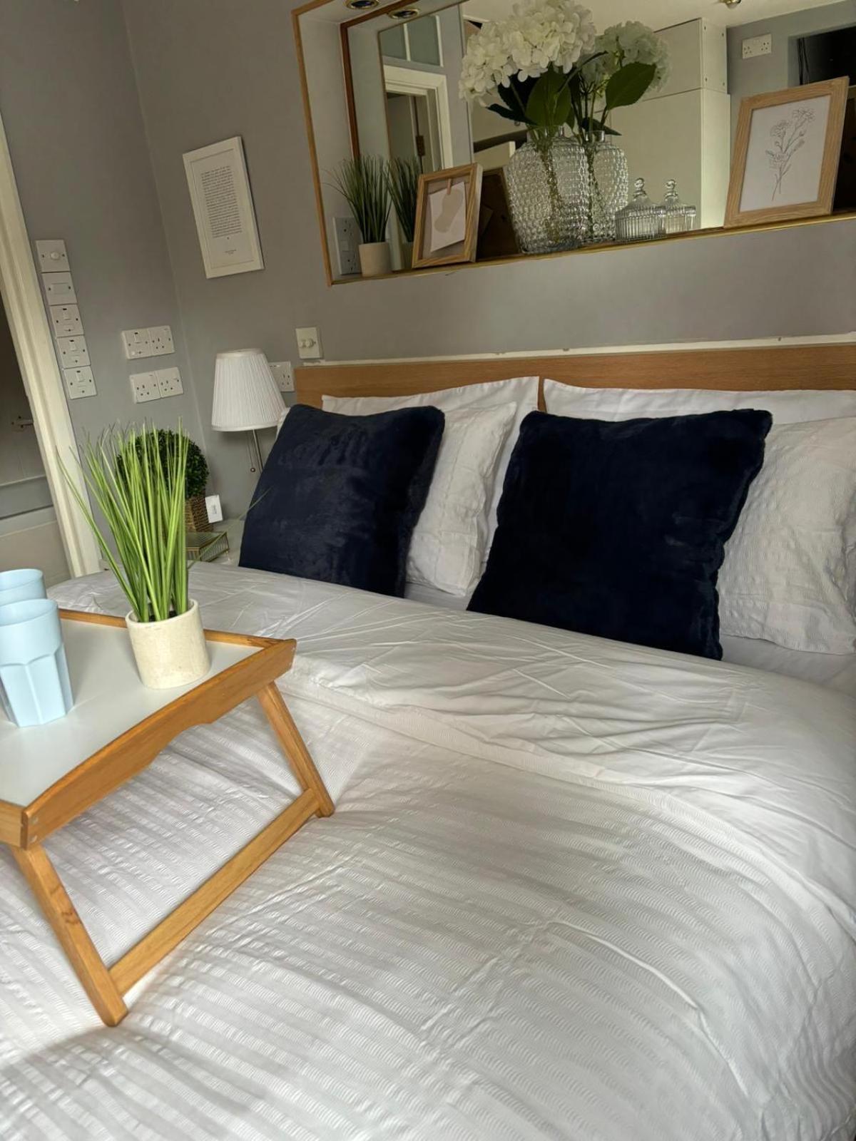 Amazing En-Suite Apartment In Finchley Central Londra Exterior foto