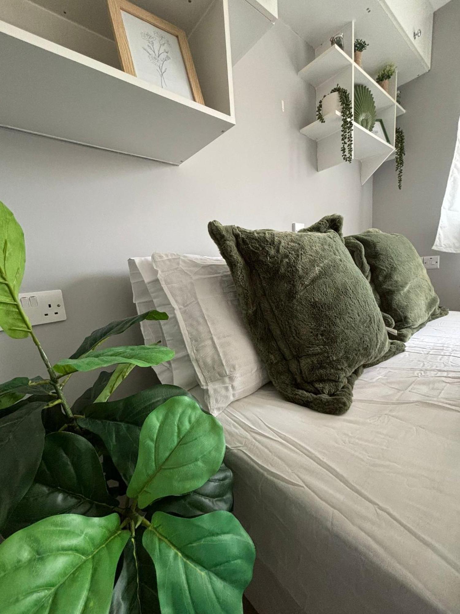 Amazing En-Suite Apartment In Finchley Central Londra Exterior foto