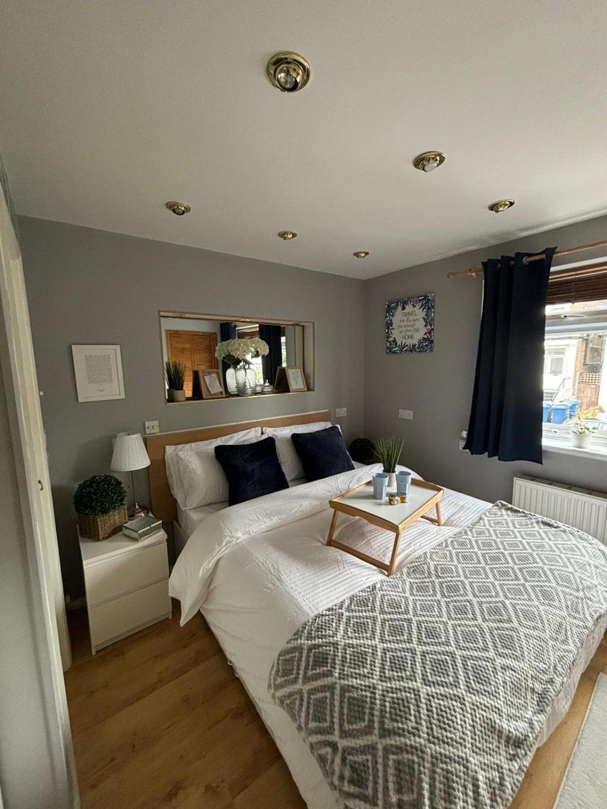 Amazing En-Suite Apartment In Finchley Central Londra Exterior foto