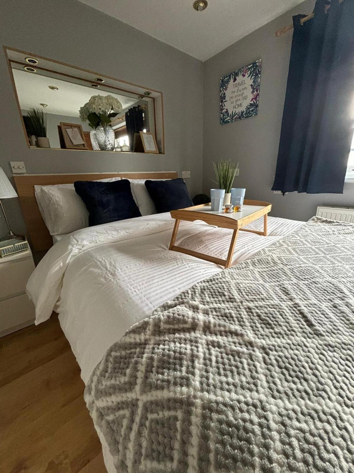Amazing En-Suite Apartment In Finchley Central Londra Exterior foto